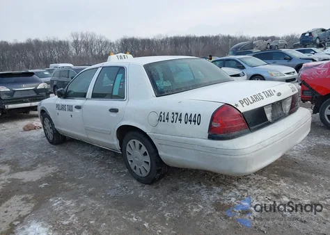 2011 Ford Crown Victoria Police Interceptor z USA, uszkodzony, nr VIN 2FABP7BV9BX181759
